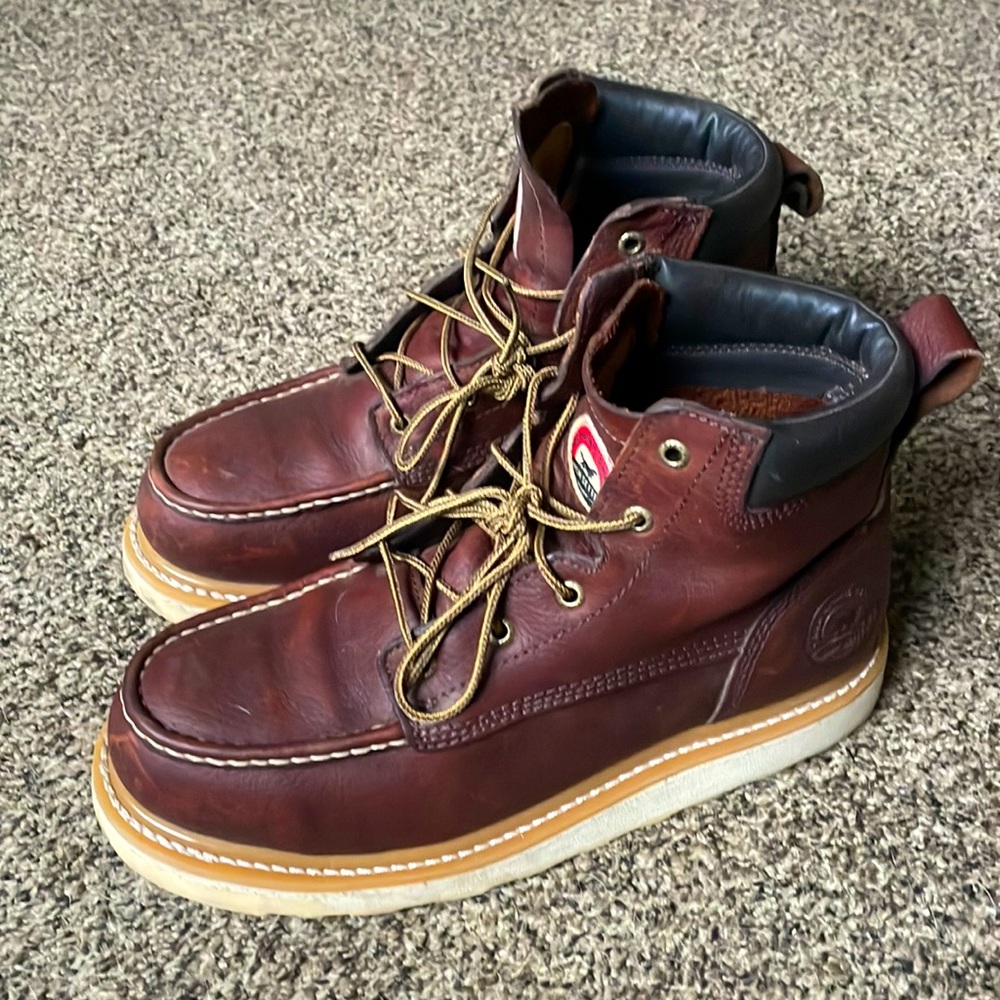 Men’s size 10 red wing Irish setter work steel toe moccasin style boots.